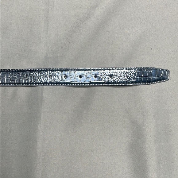 Unisex Adjustable Silver Textured Belt - Picture 4 of 5